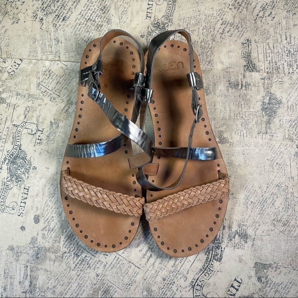 UGG Waved Leather Sandals Natural Silver Metallic Leather Slip On Summer Shoes